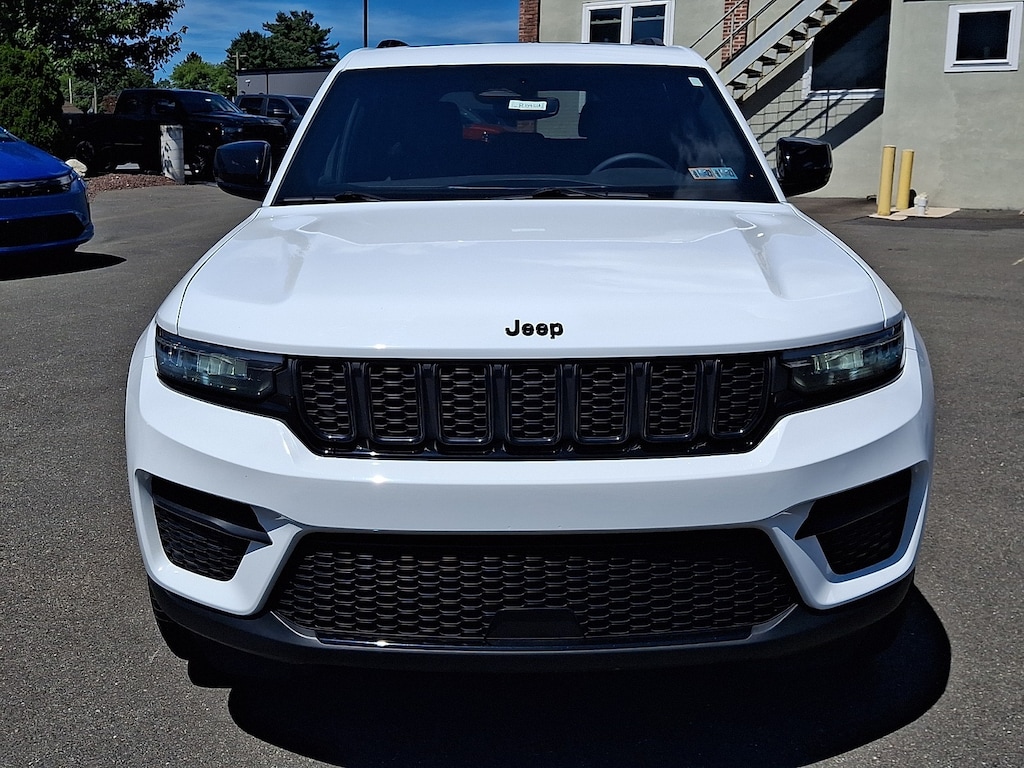 Used 2024 Jeep Grand Cherokee Altitude SUV