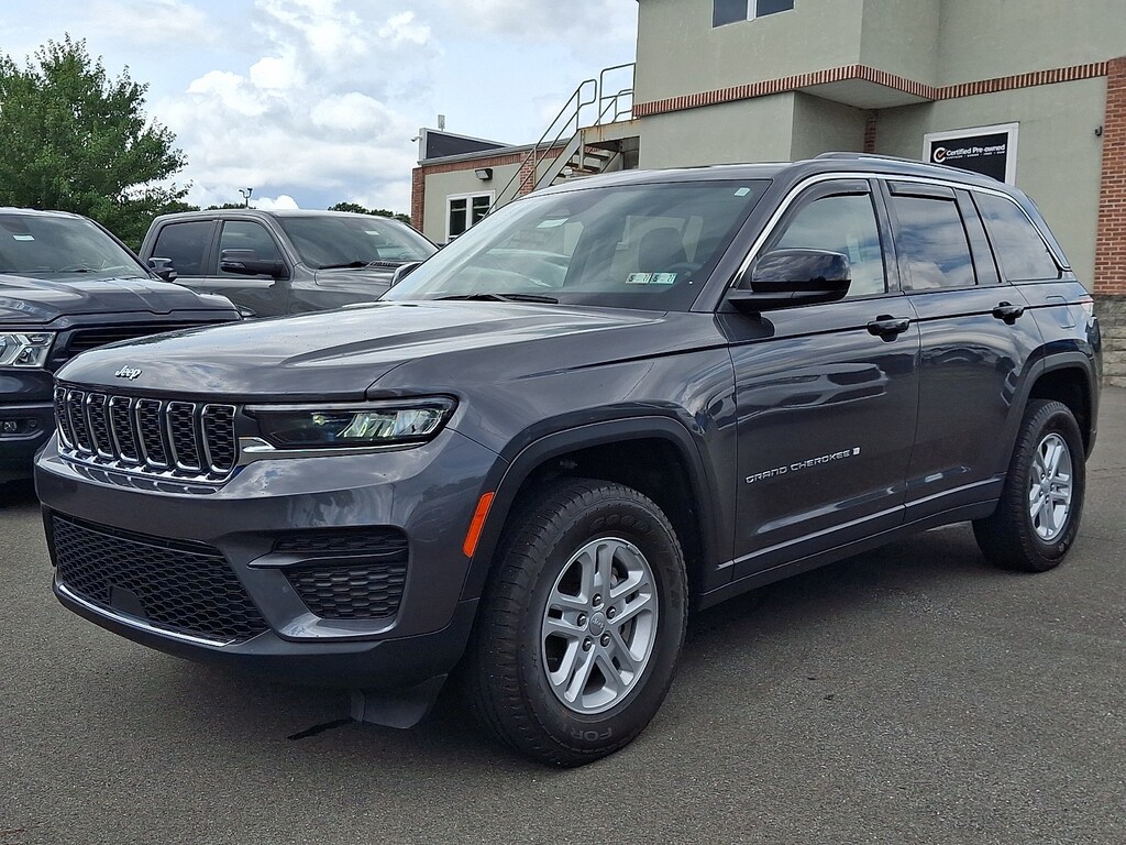Used 2023 Jeep Grand Cherokee Laredo SUV