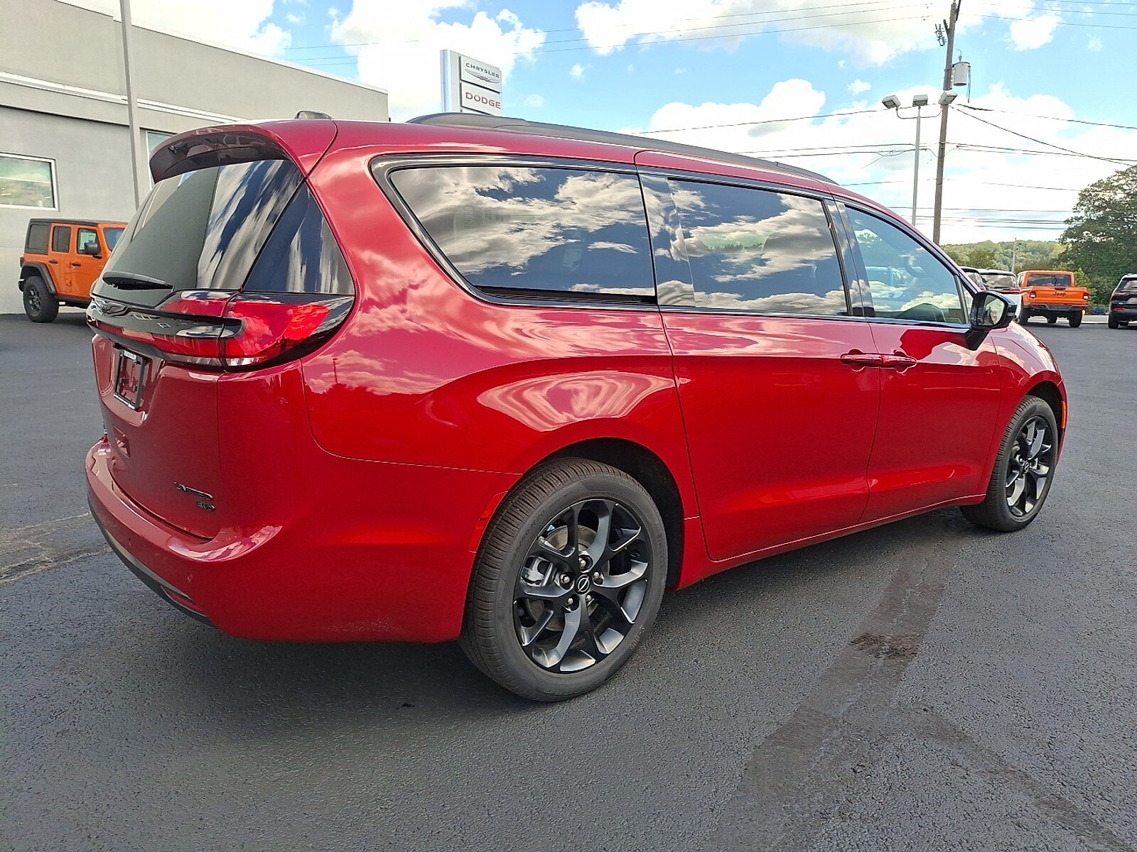 2026 Chrysler Pacifica Limited photo 4