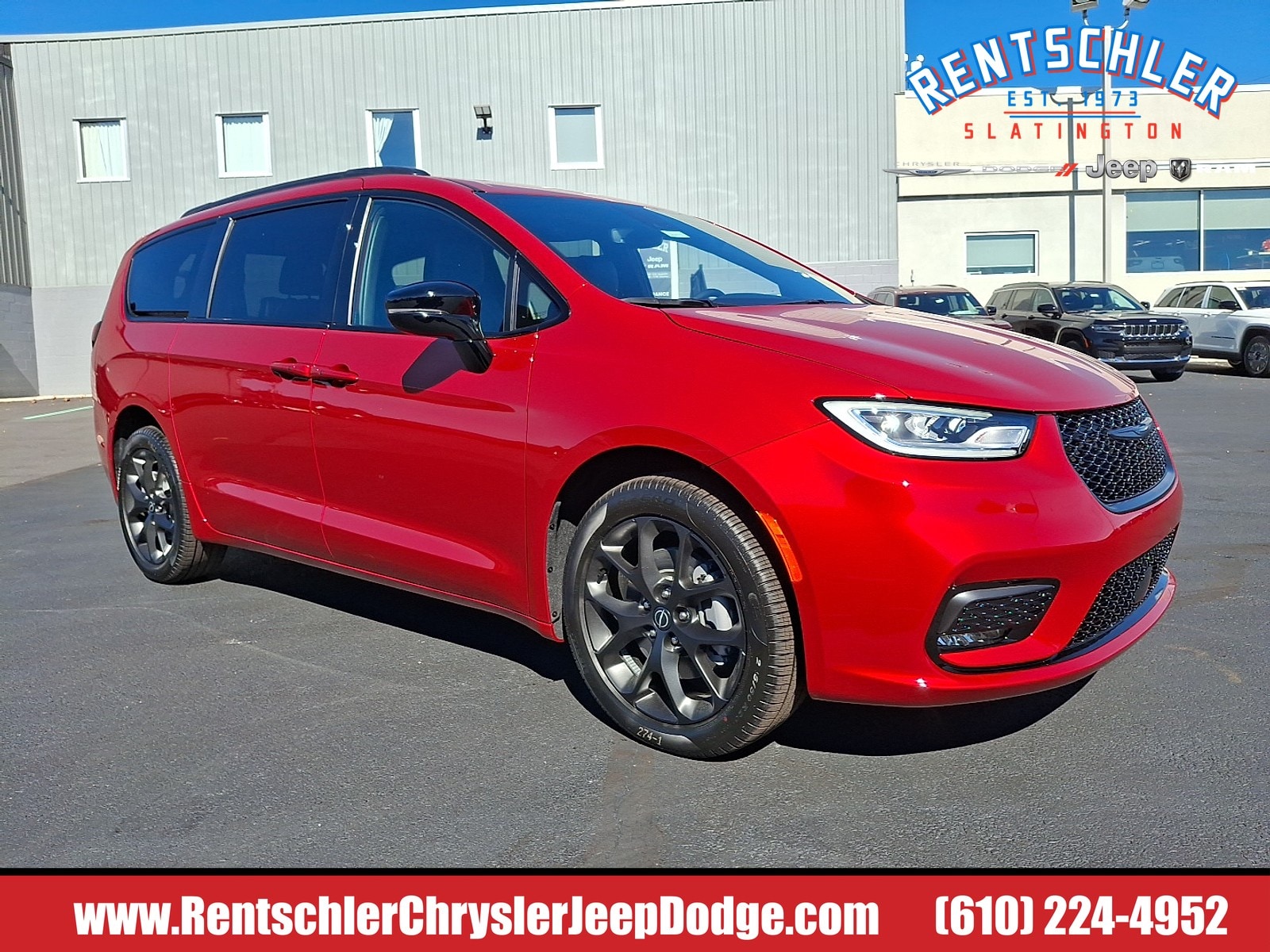 2026 Chrysler Pacifica Select's photo