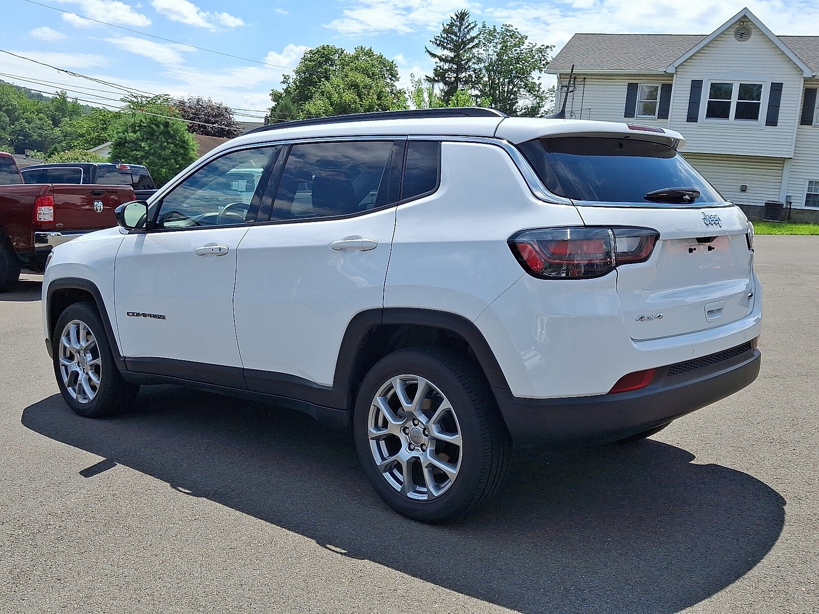 2022 Jeep Compass Latitude Lux photo 4