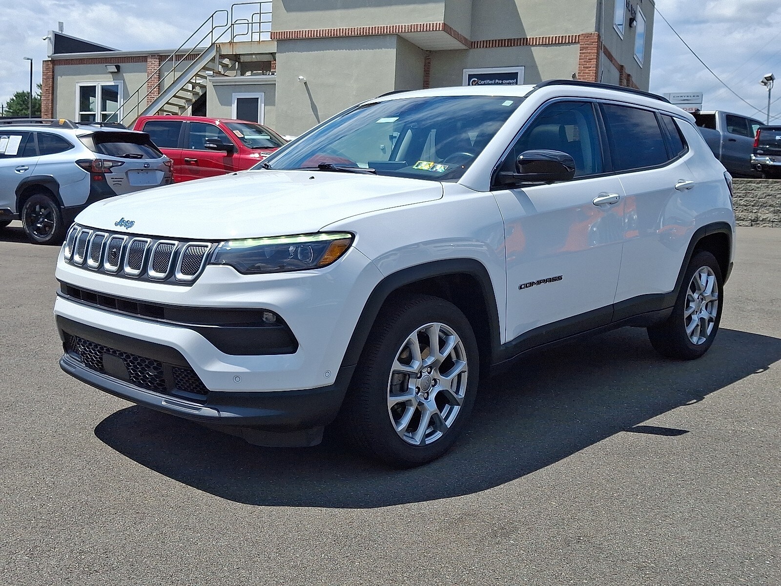 2022 Jeep Compass Latitude Lux photo 3