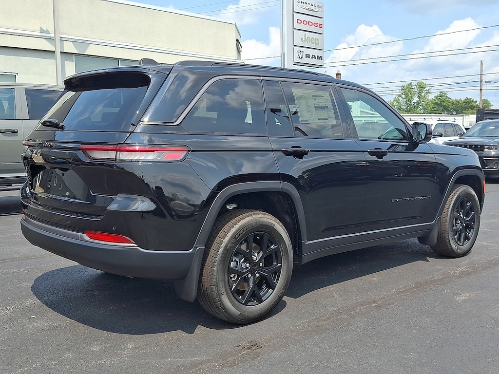New 2026 Jeep Grand Cherokee LAREDO ALTITUDE 4X4 Sport Utility