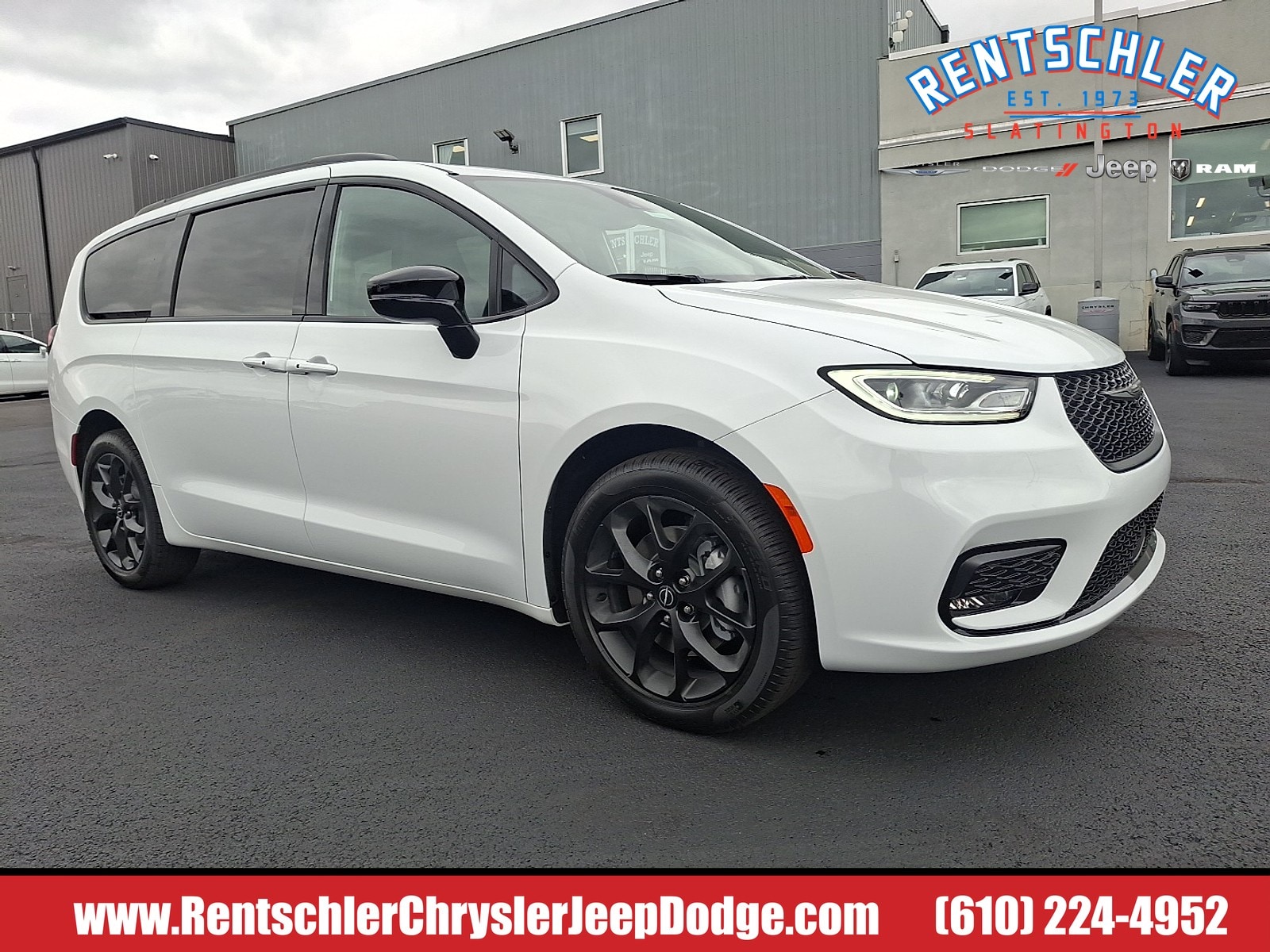 2026 Chrysler Pacifica Select's photo