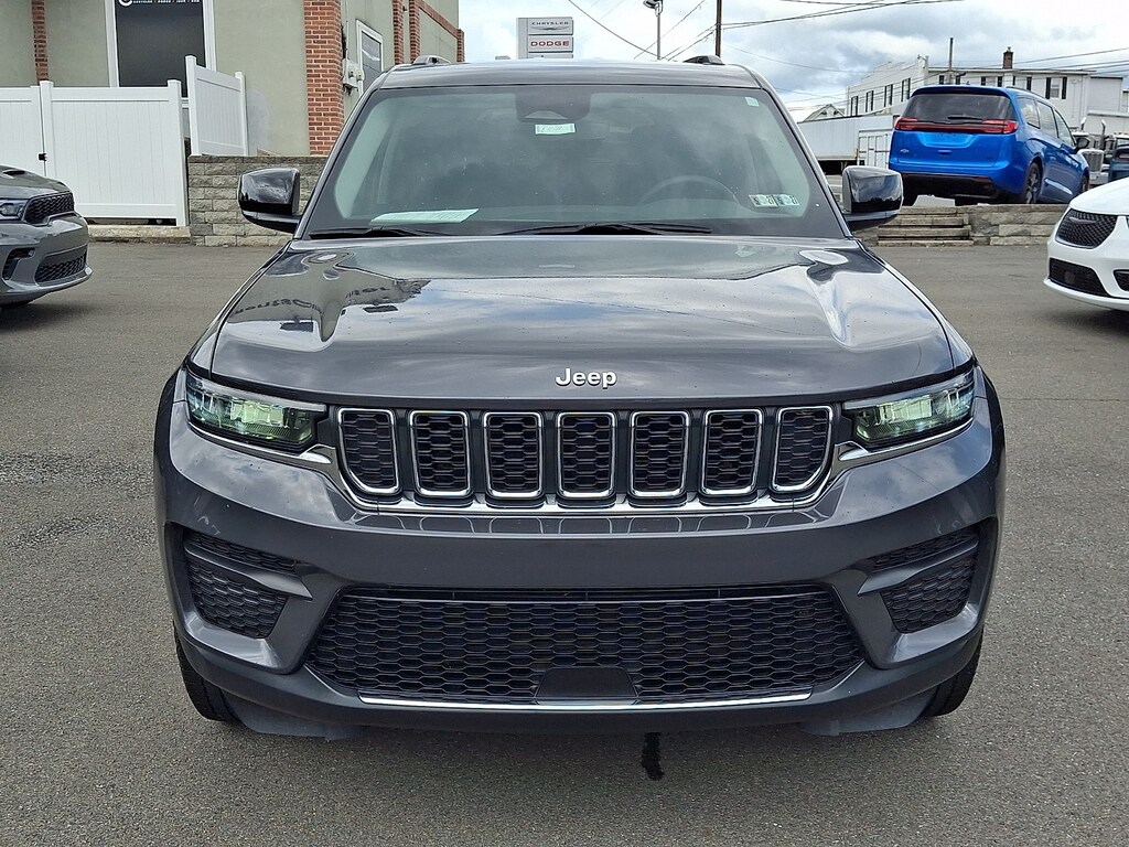 Used 2023 Jeep Grand Cherokee Laredo SUV