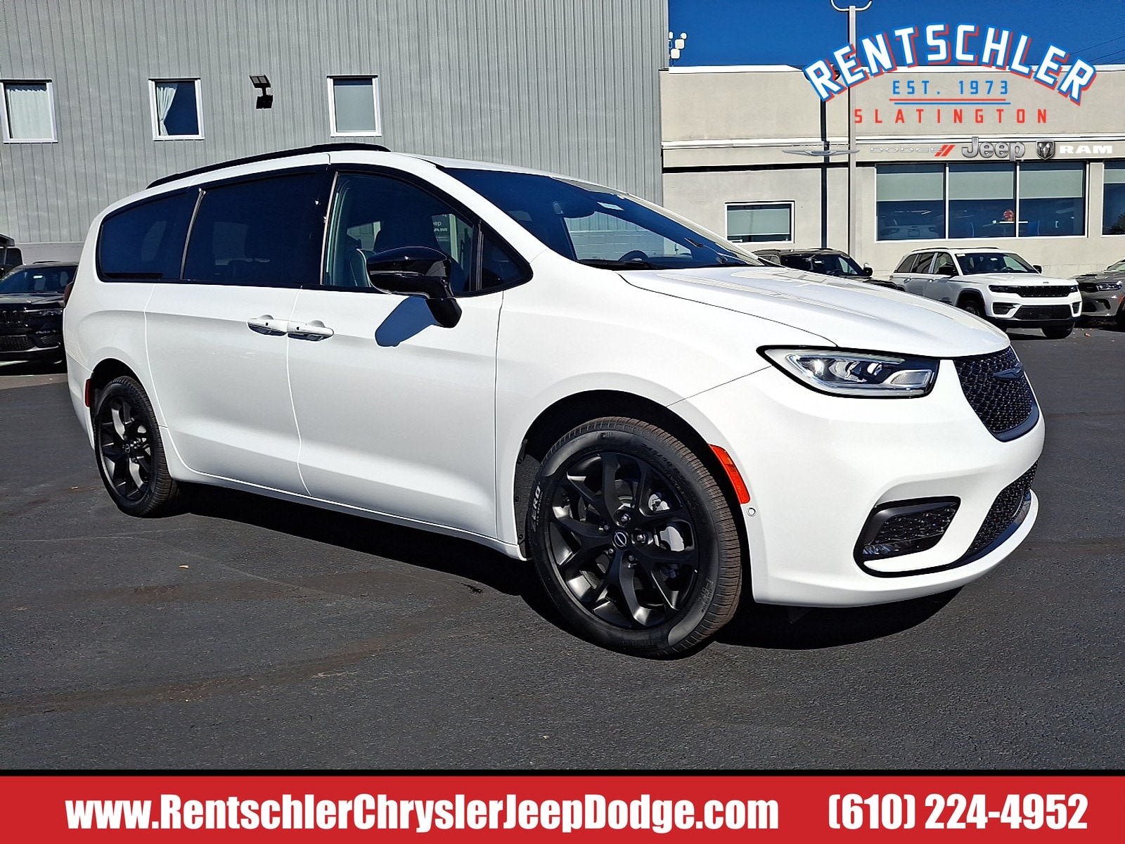 2026 Chrysler Pacifica Limited's photo