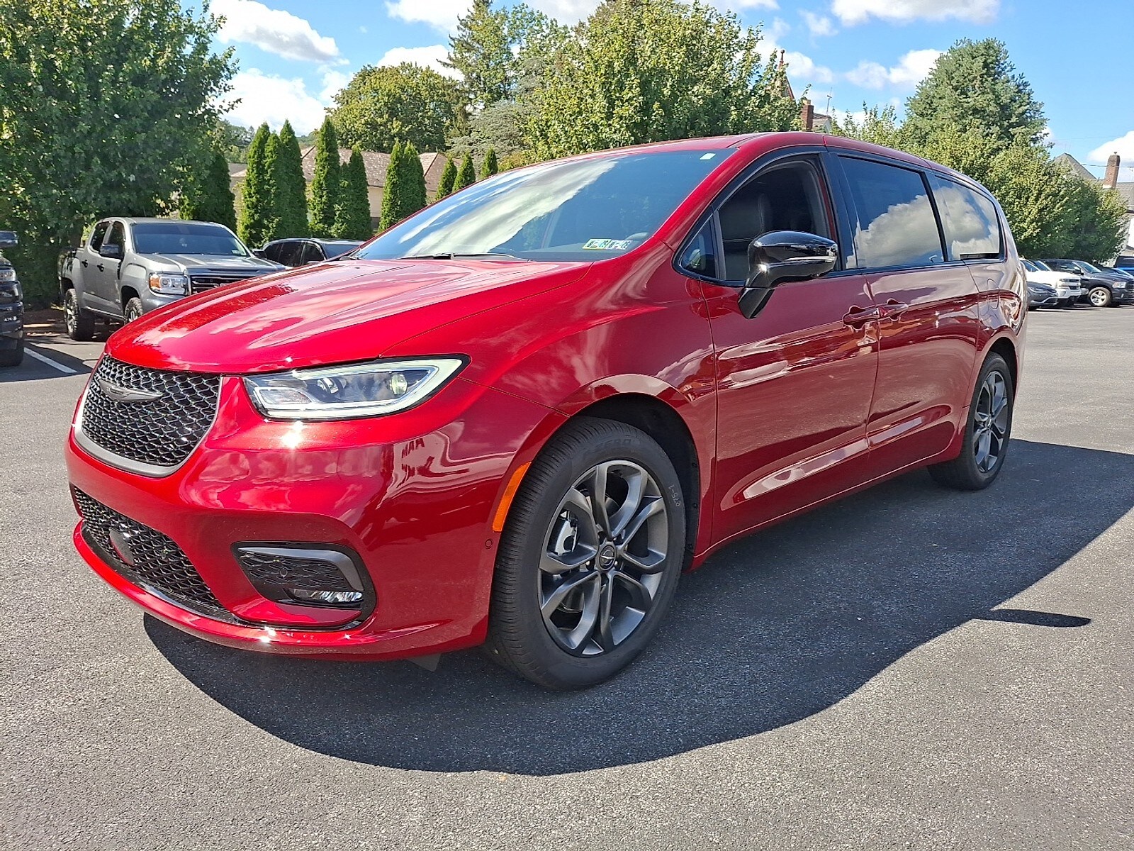 2026 Chrysler Pacifica photo 2