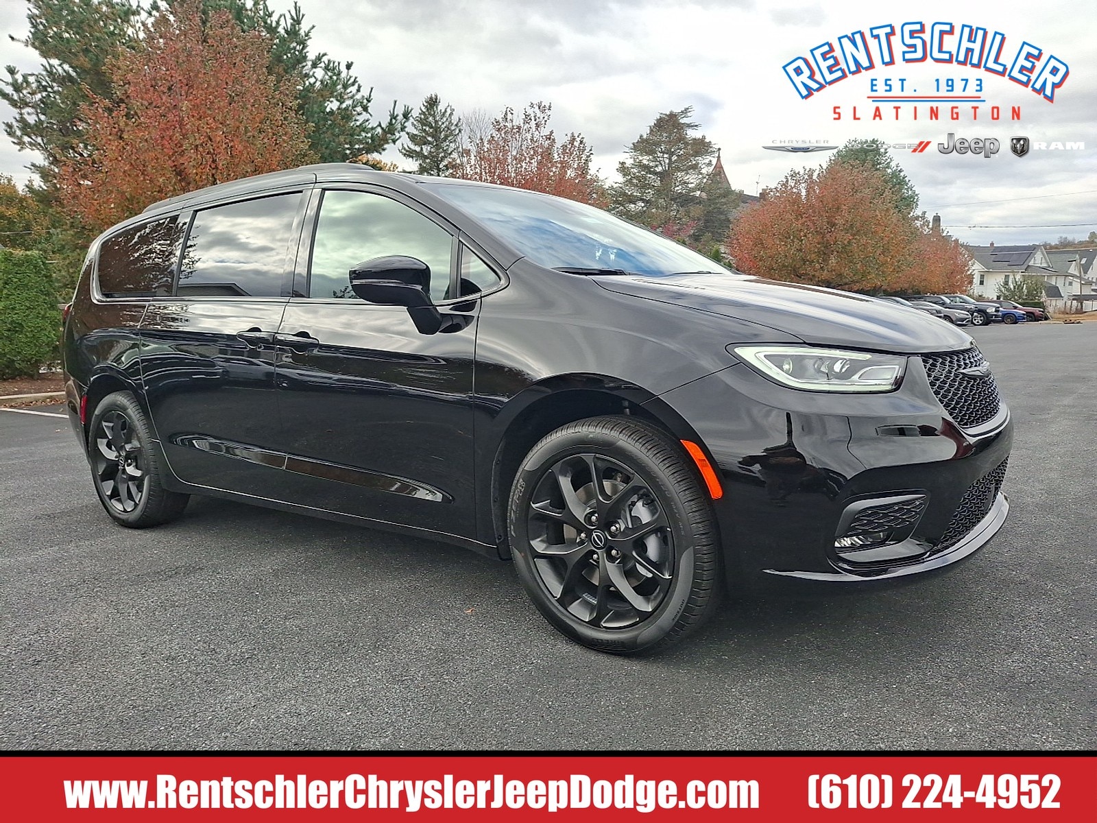 2026 Chrysler Pacifica Select's photo