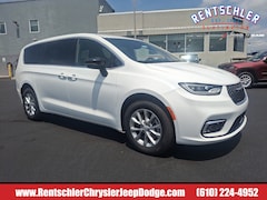 New 2025 Chrysler Pacifica SELECT AWD Passenger Van in Slatington