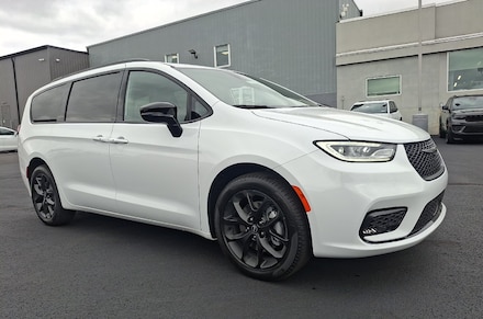 2026 Chrysler Pacifica SELECT AWD Passenger Van