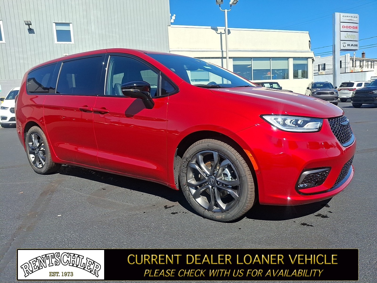 2026 Chrysler Pacifica Select's photo