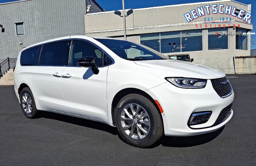 2026 Chrysler Pacifica Select AWD's photo