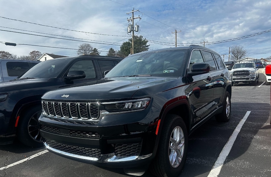 2025 Jeep Grand Cherokee L Laredo's photo