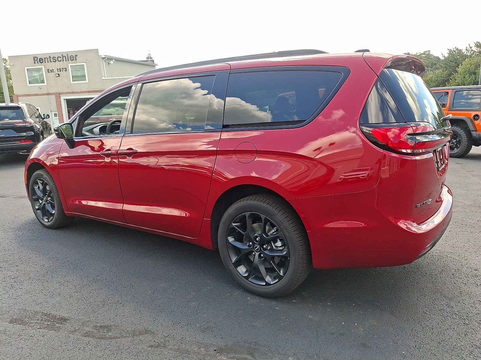 2026 Chrysler Pacifica Limited photo 3