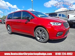New 2026 Chrysler Pacifica SELECT Passenger Van in Slatington