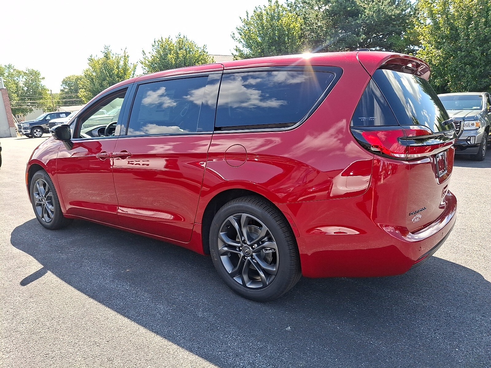 2026 Chrysler Pacifica photo 3