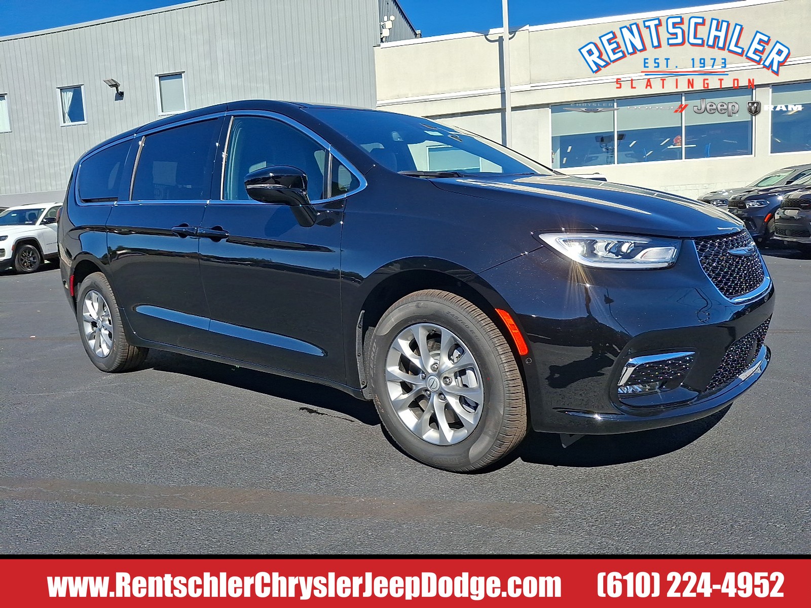 2026 Chrysler Pacifica Select's photo