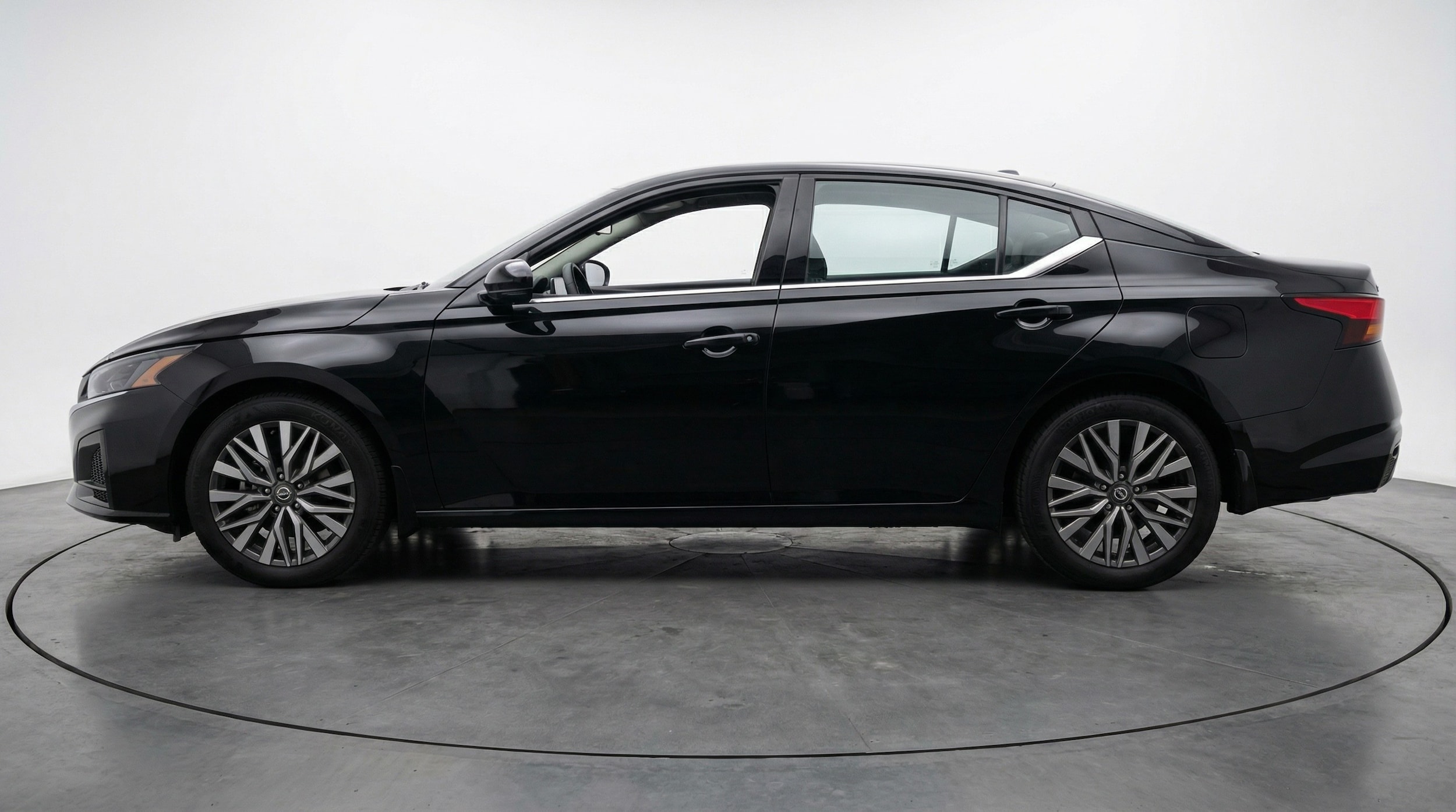 Thumbnail: 2025 Nissan Altima - 4