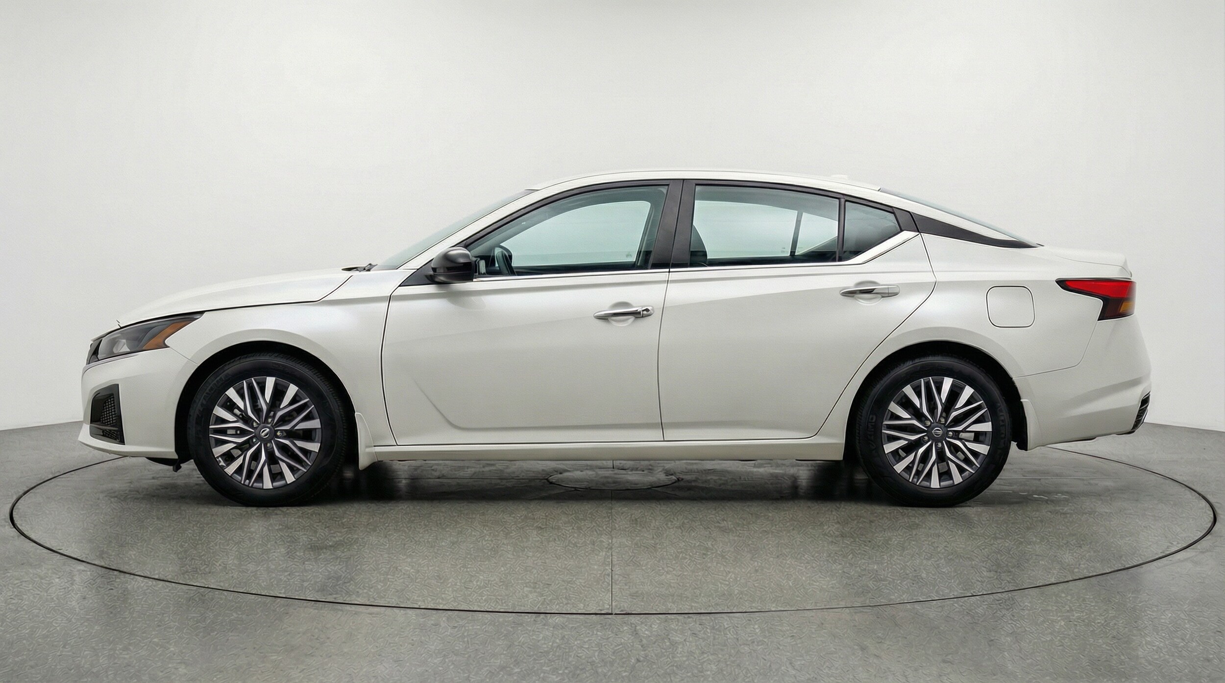 Thumbnail: 2025 Nissan Altima - 4