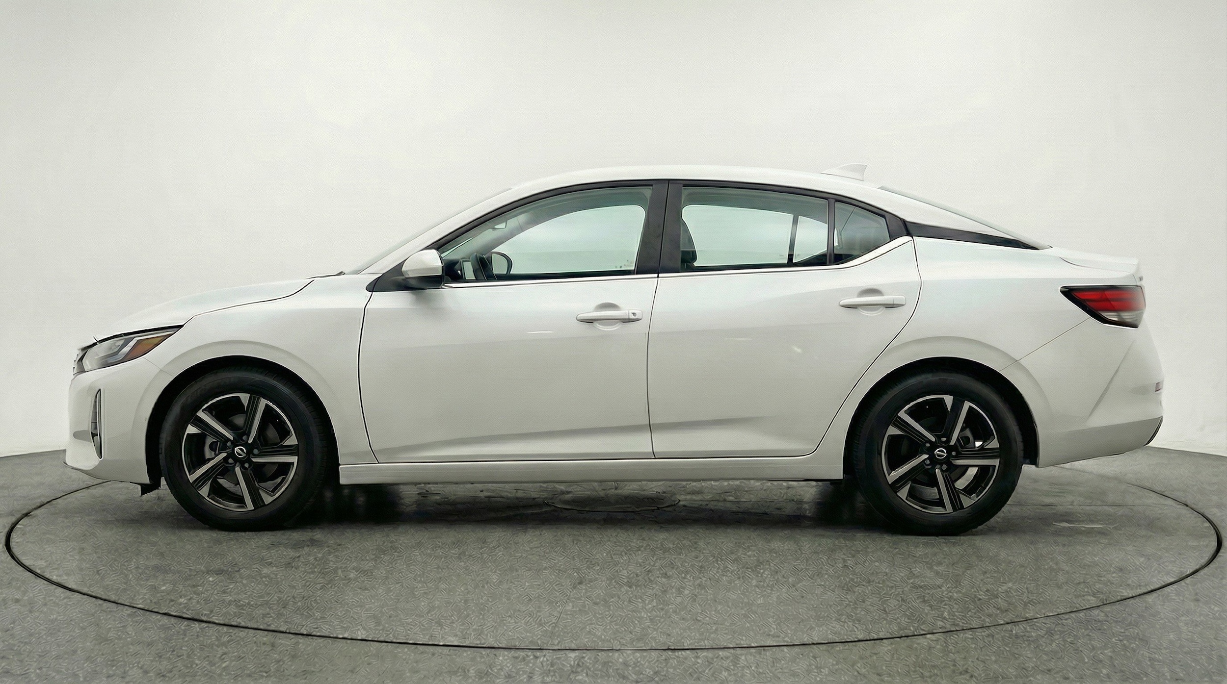 Thumbnail: 2025 Nissan Sentra - 5