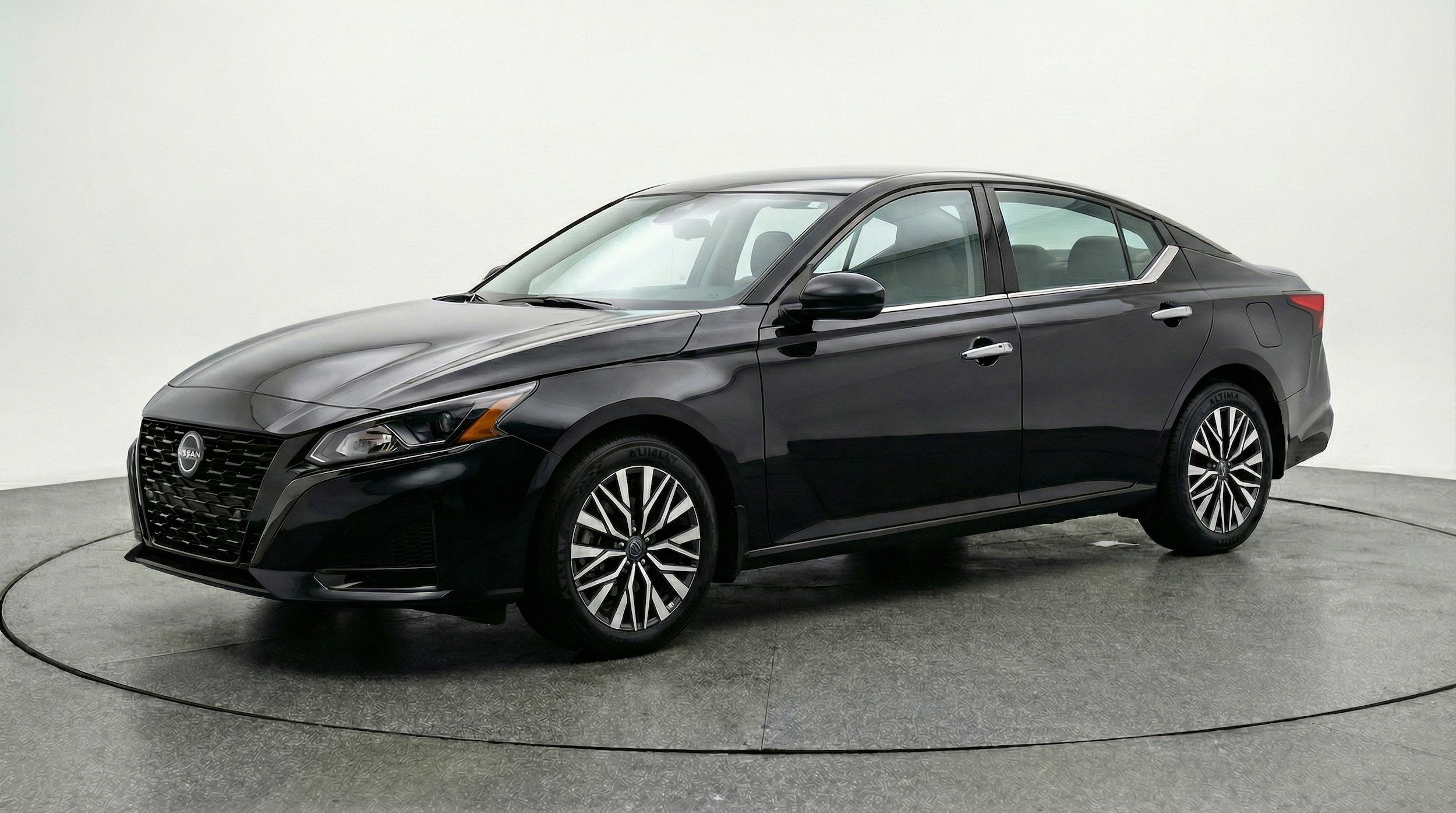 Thumbnail: 2025 Nissan Altima - 3