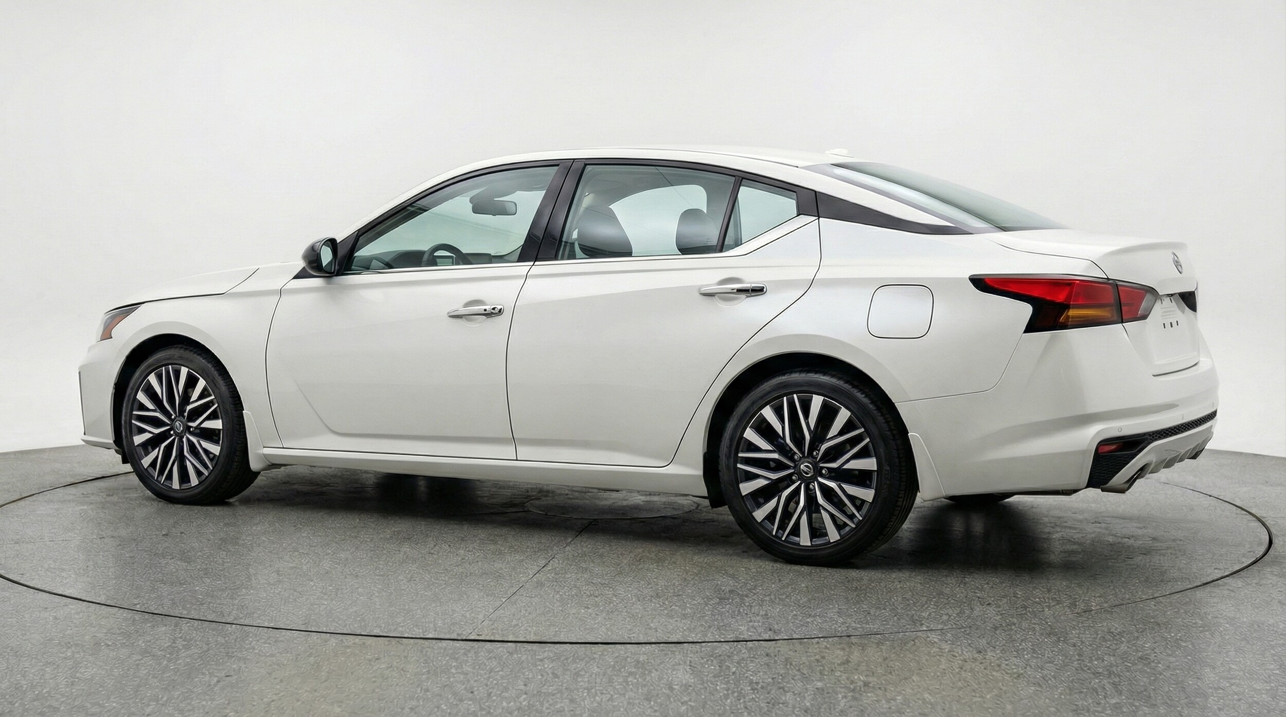 Thumbnail: 2025 Nissan Altima - 5