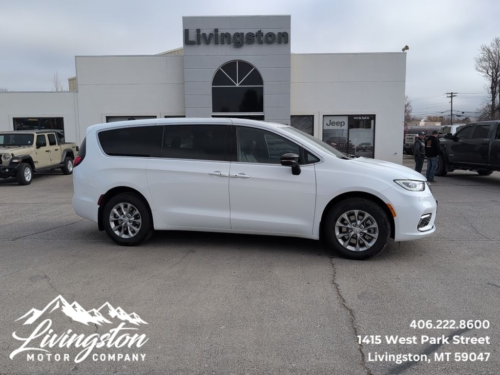 2026 Chrysler Pacifica Limited AWD's photo