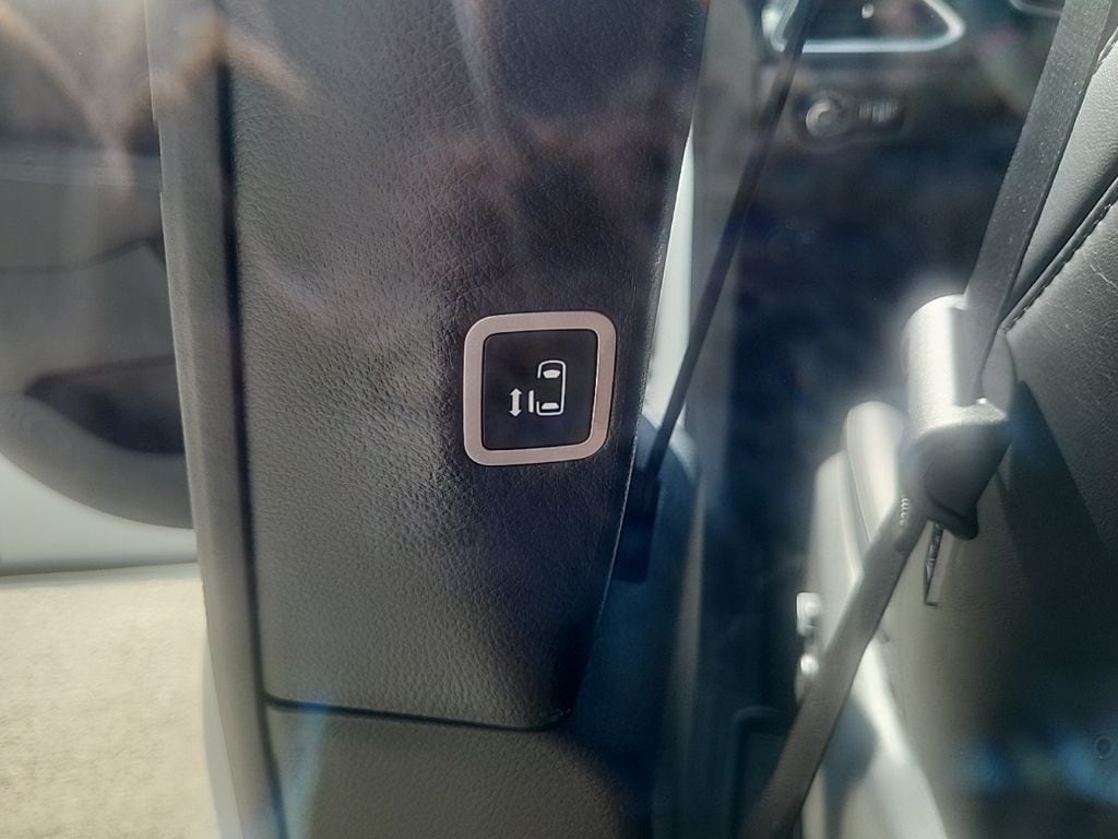 2026 Chrysler Pacifica Select - Photo 16