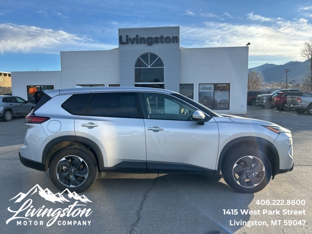 2025 Nissan Rogue SV's photo