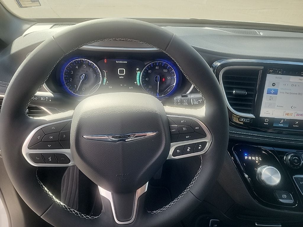 2026 Chrysler Pacifica Select - Photo 7