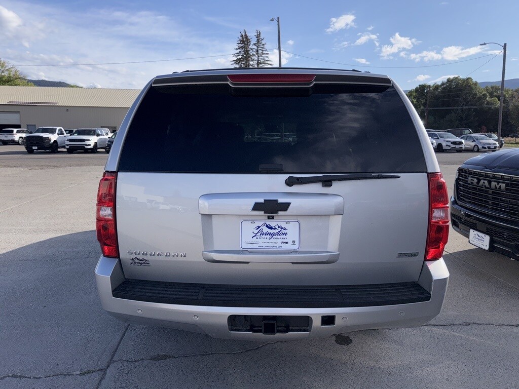 2011 Chevrolet Suburban 1500 LT photo 2