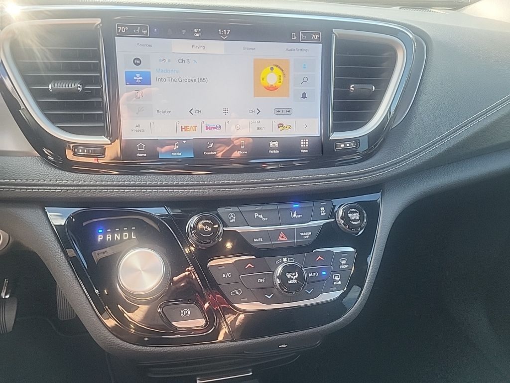 2026 Chrysler Pacifica Select - Photo 8