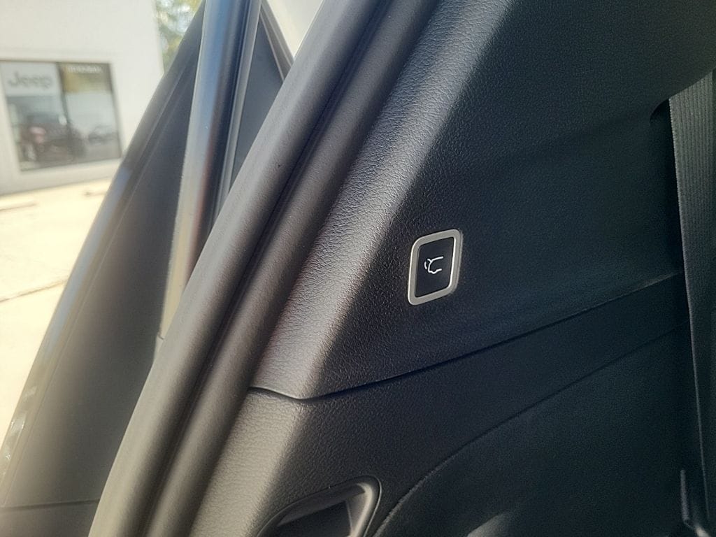 2026 Chrysler Pacifica Select - Photo 18
