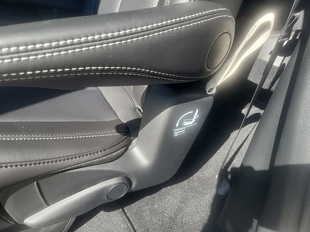 2026 Chrysler Pacifica Select - Photo 12