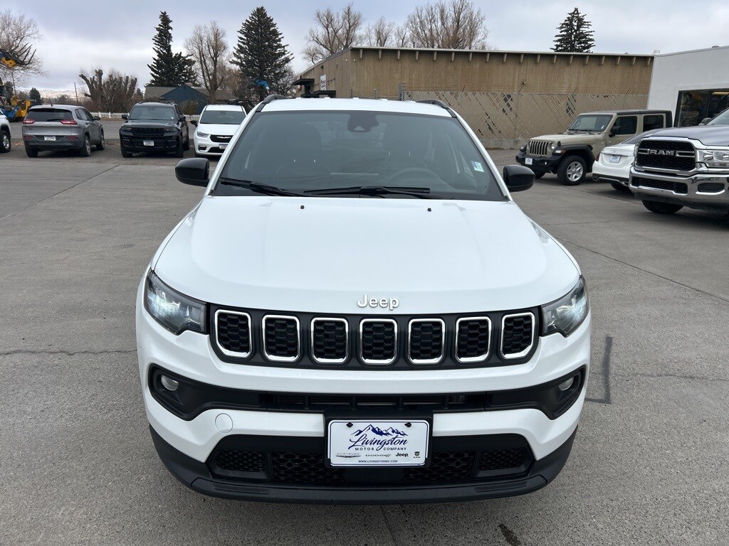 2024 Jeep Compass Latitude photo 2