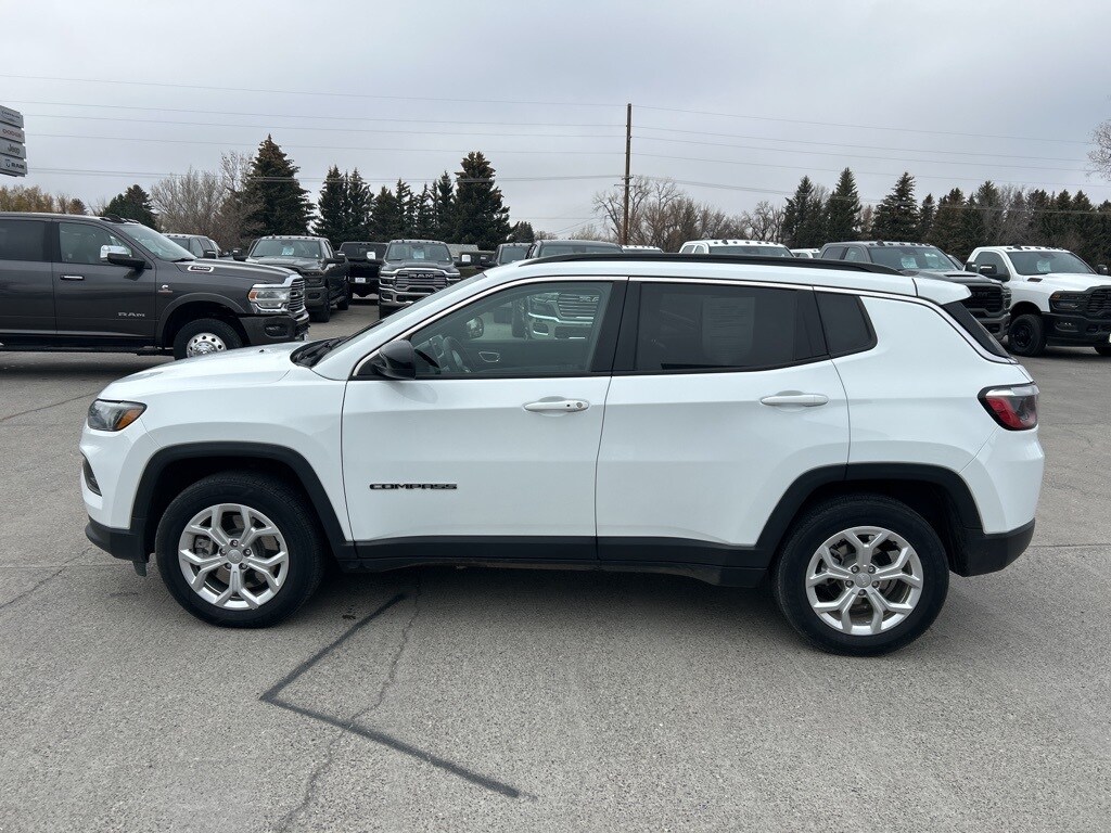 2024 Jeep Compass Latitude photo 3