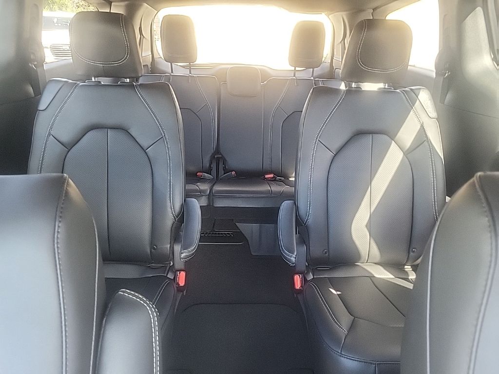 2026 Chrysler Pacifica Select - Photo 9