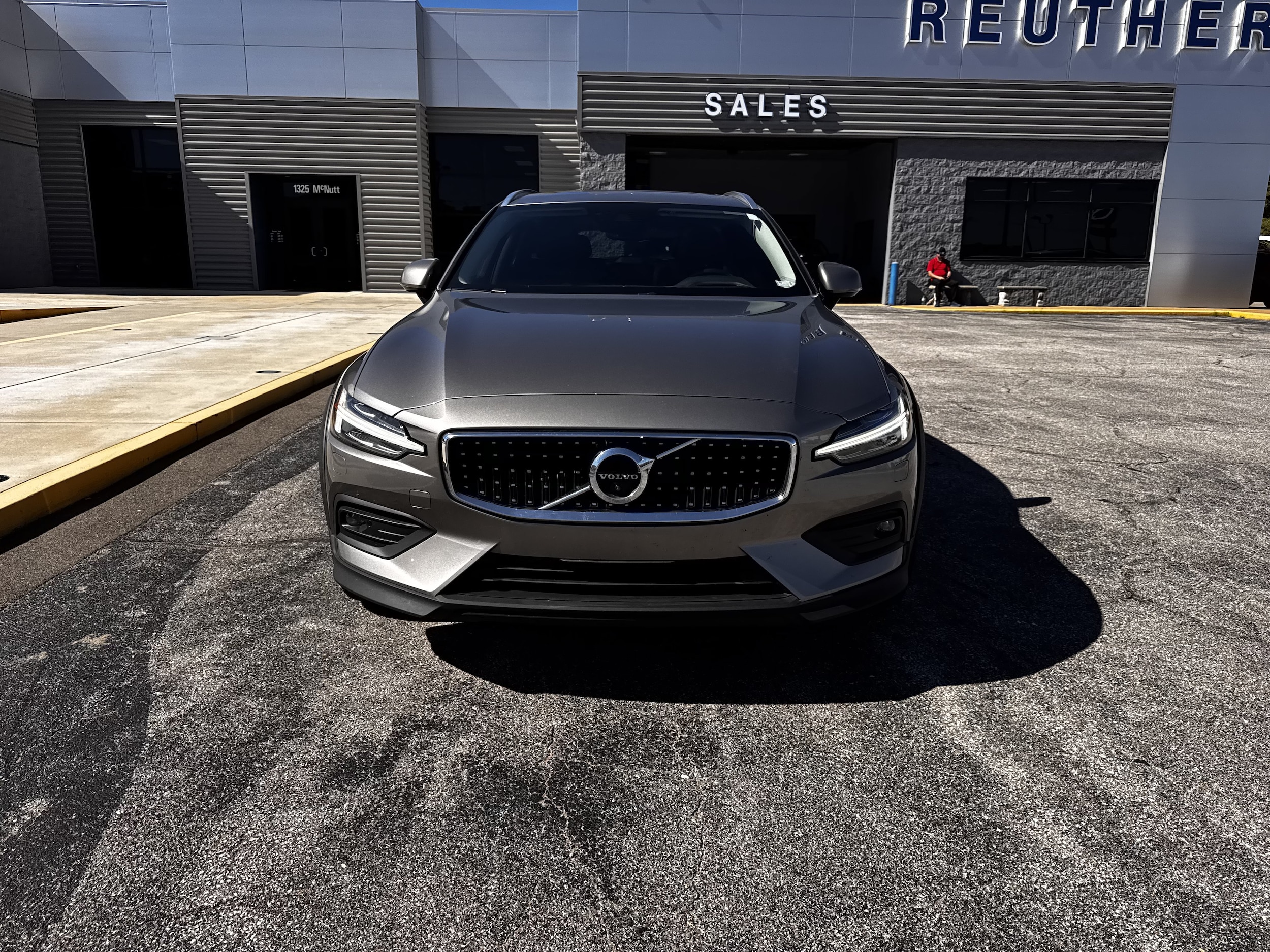 Used 2020 Volvo V60 Cross Country Base with VIN YV4102WK3L1040139 for sale in Herculaneum, MO