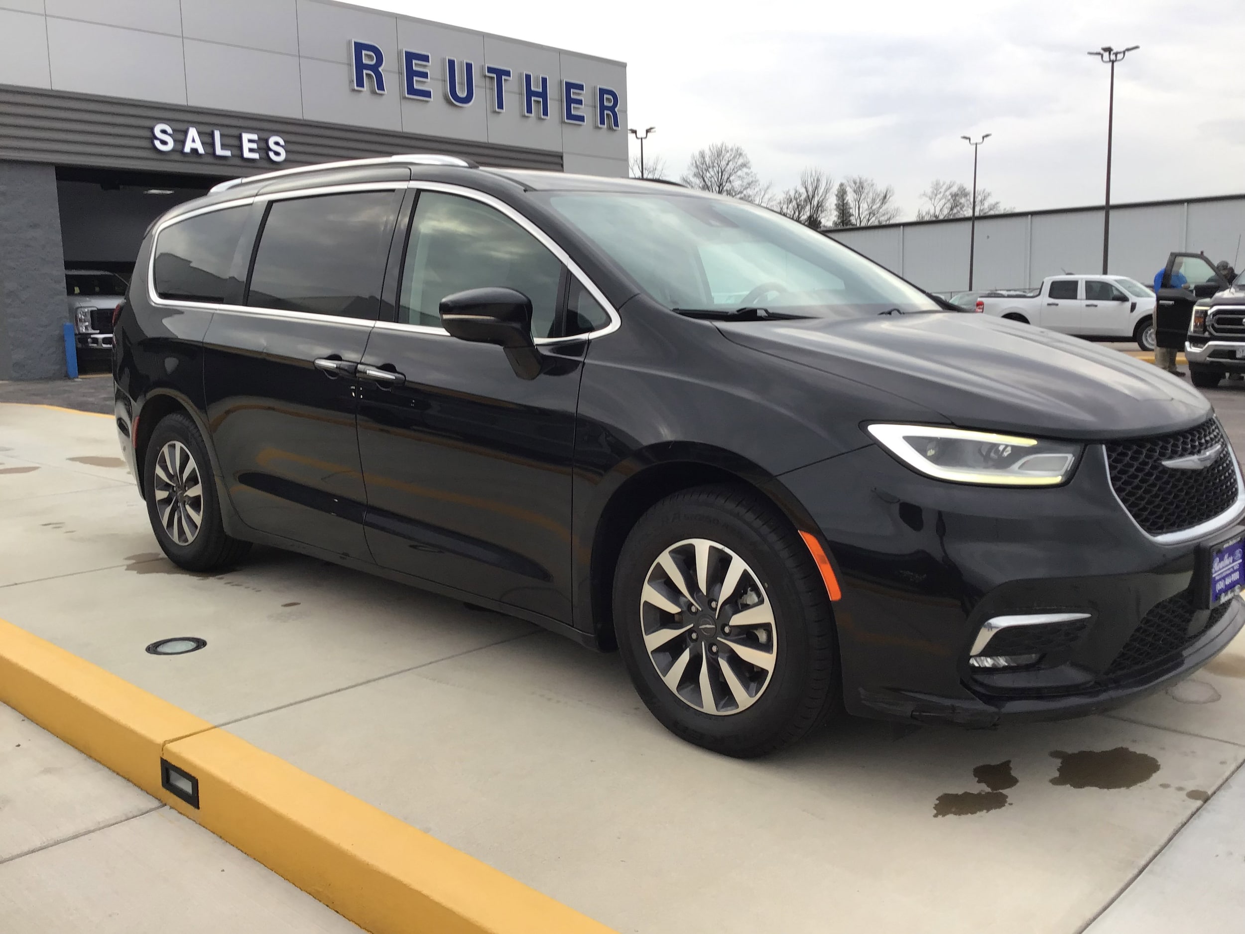 2021 Chrysler Pacifica Touring L's photo