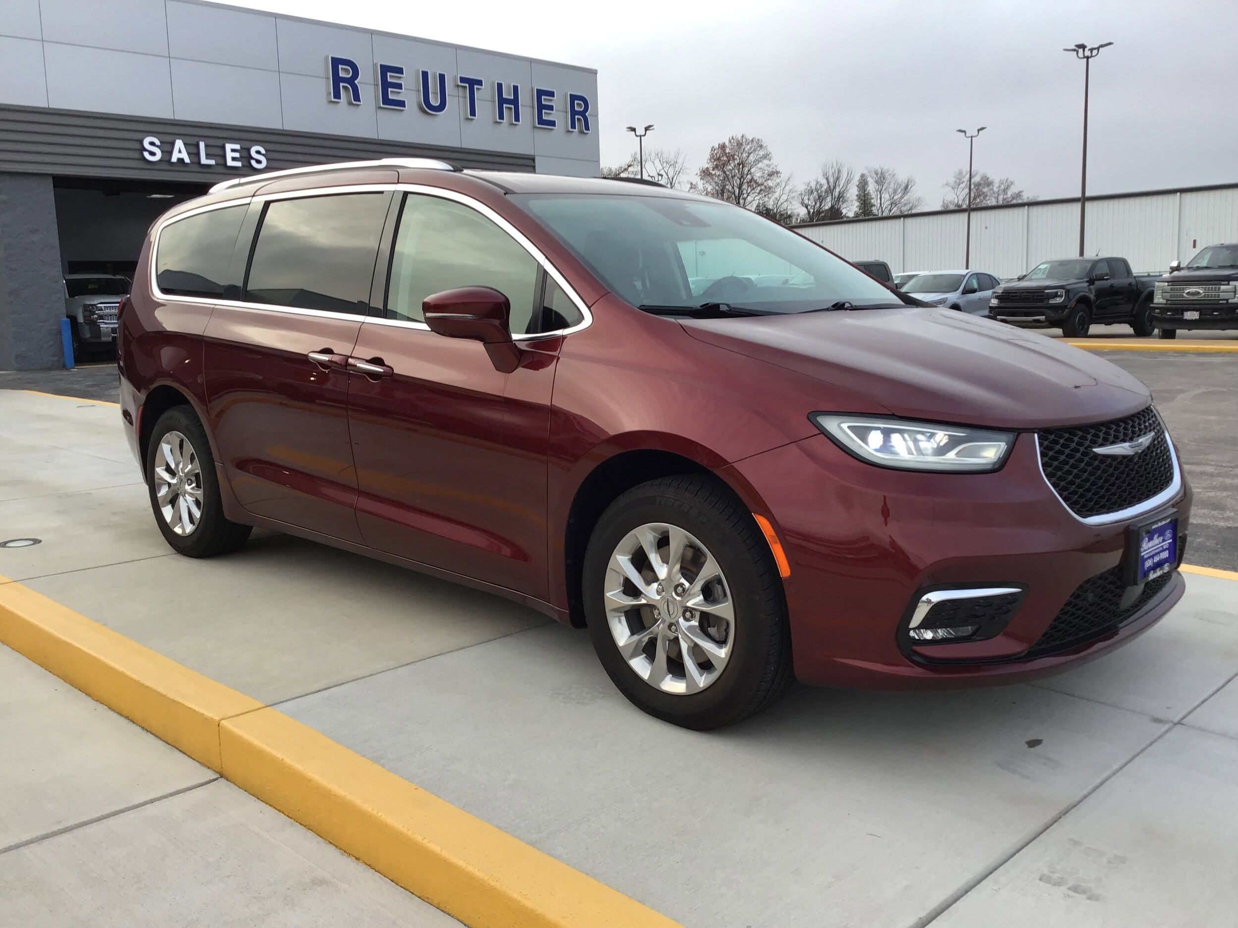 2021 Chrysler Pacifica Touring L's photo