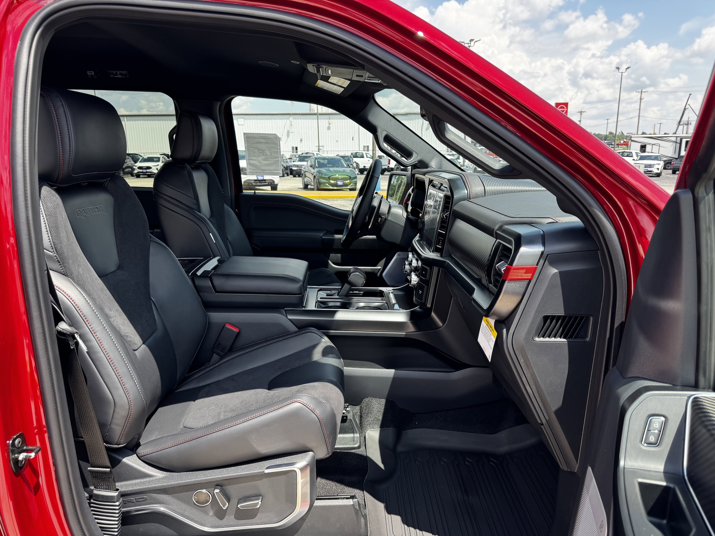 2025 Ford F-150 Raptor - Photo 16