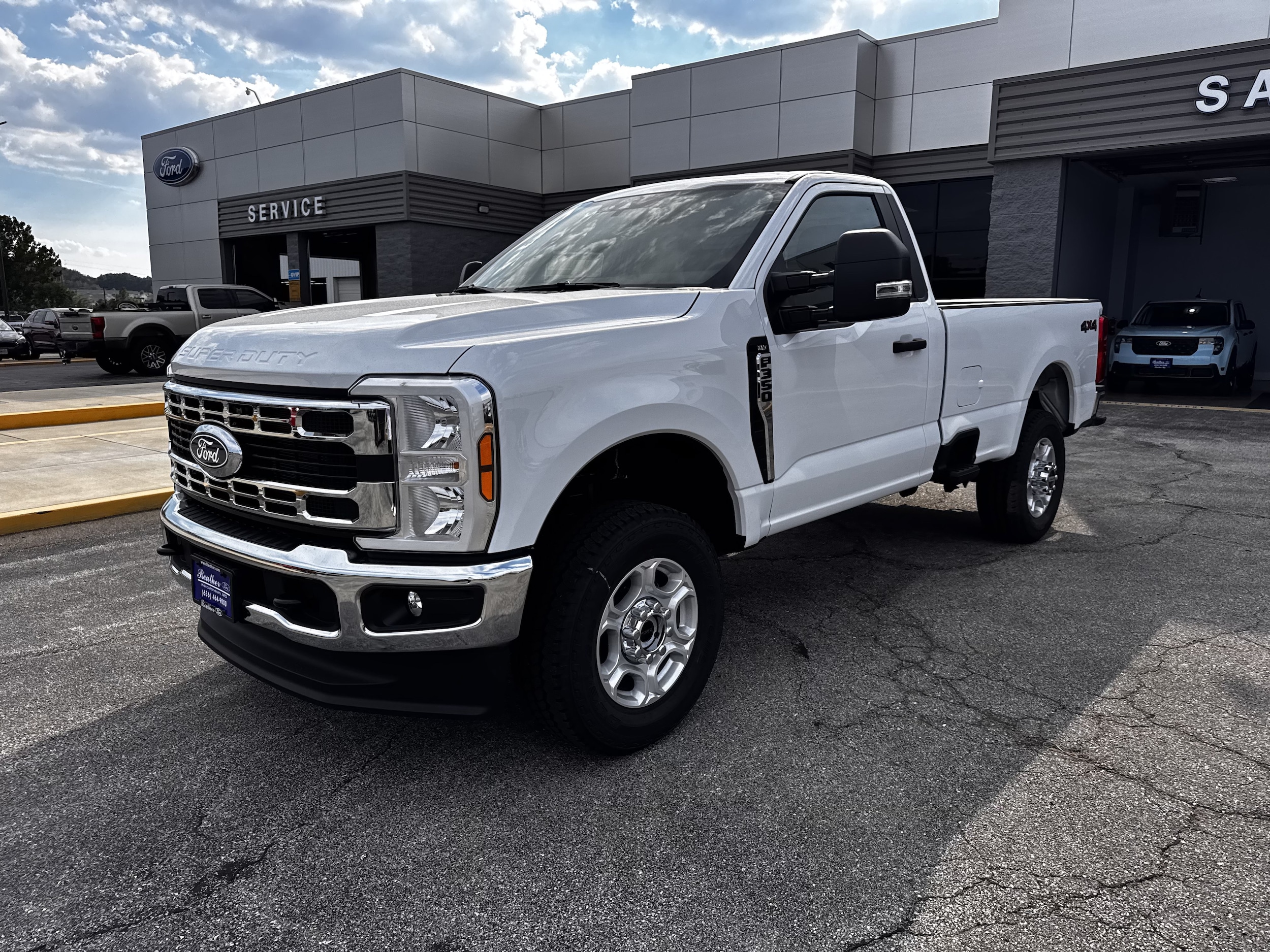 2027 Ford F-350 Super Duty XLT