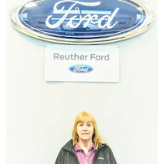 Staff member Diane Bundstein from ID_eca784