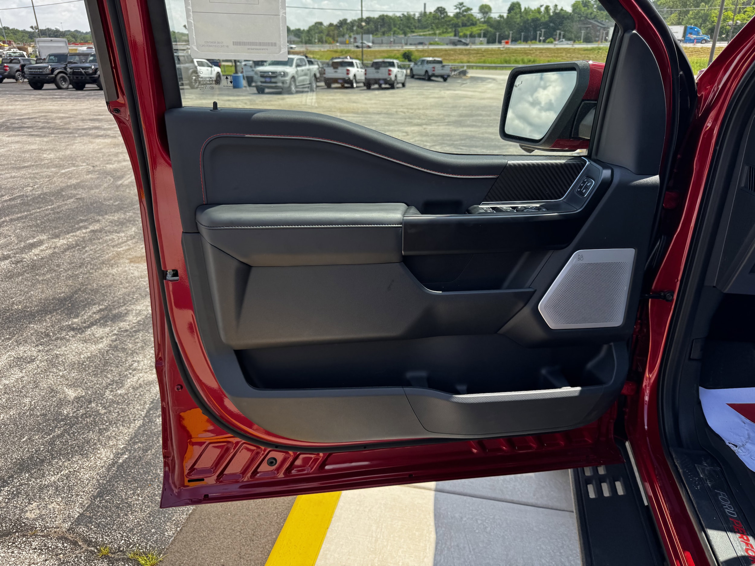 2025 Ford F-150 Raptor - Photo 11