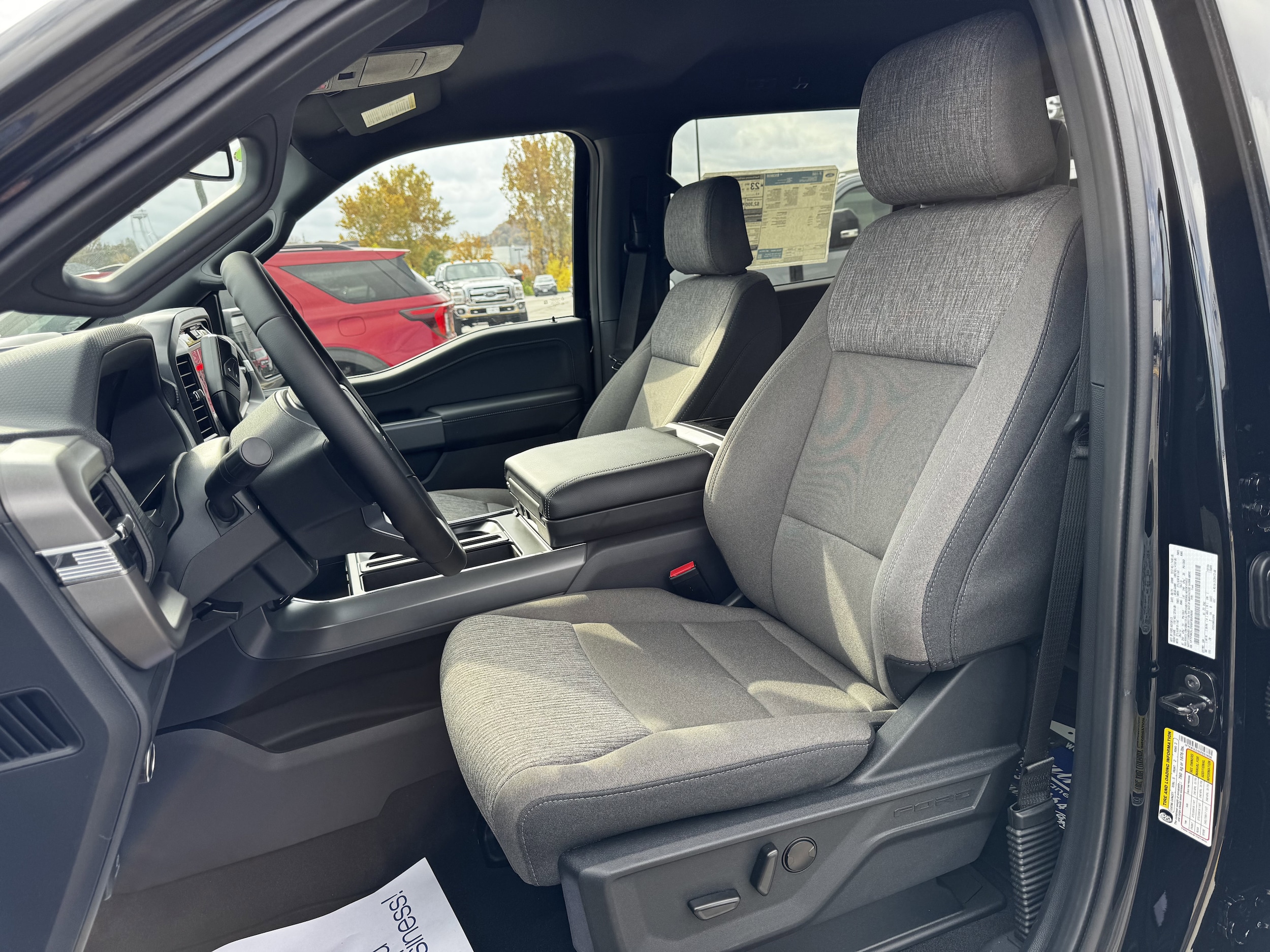 2025 Ford F-150 XLT - Photo 9