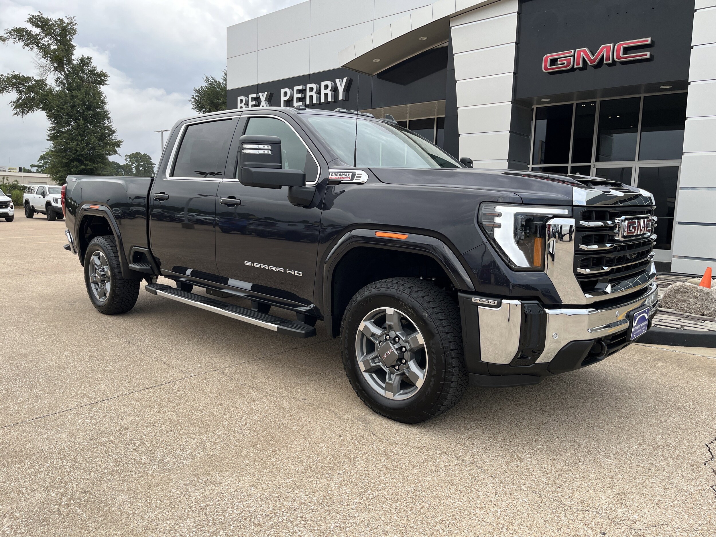 2026 Gmc Sierra 2500 HD SLE photo 2