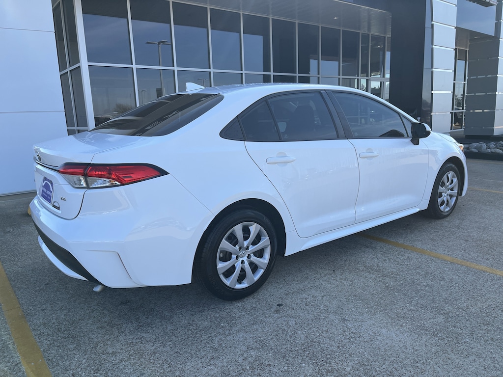 Used 2022 Toyota Corolla LE Sedan