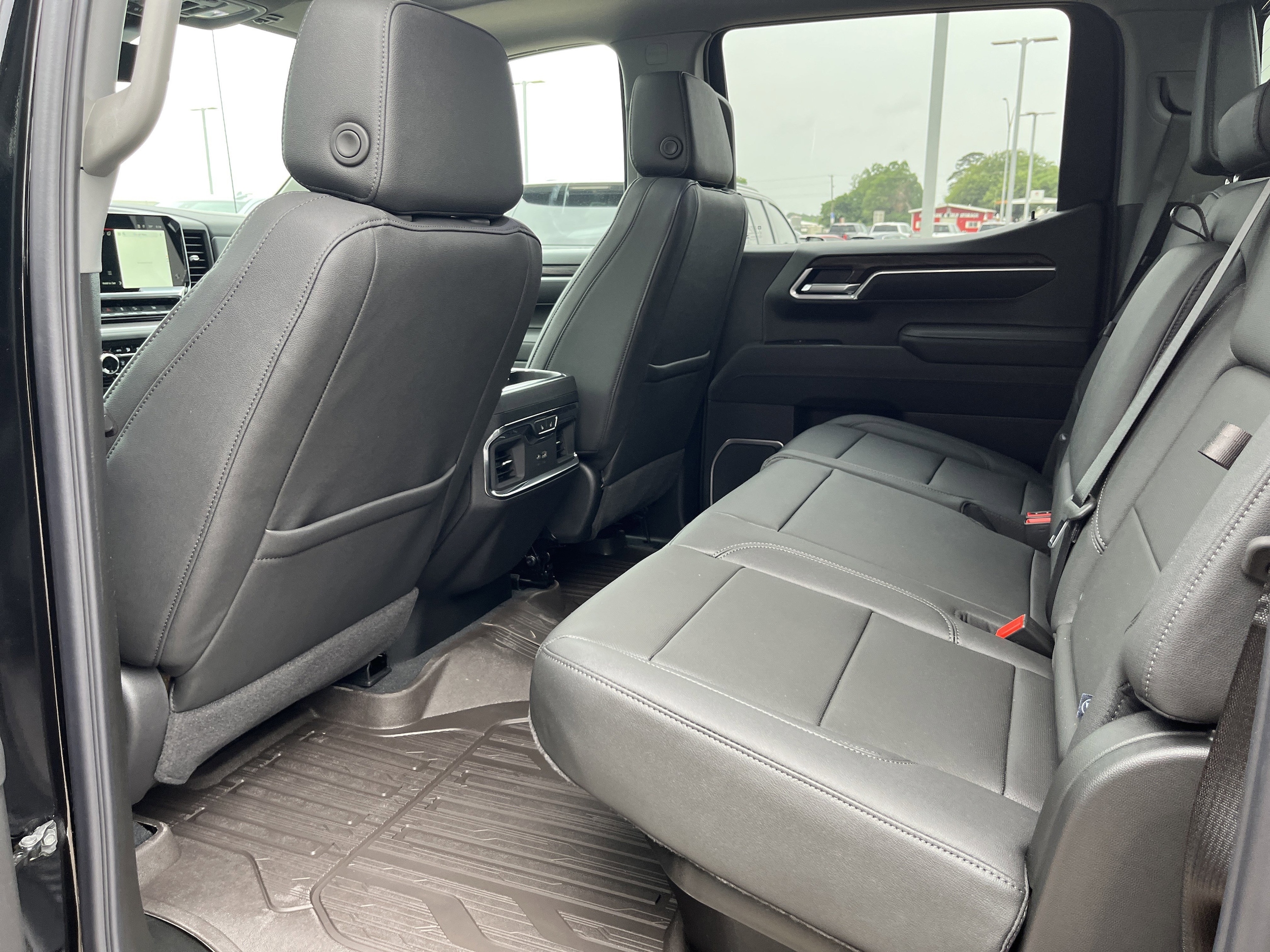 2026 GMC Sierra 1500 SLT - Photo 10