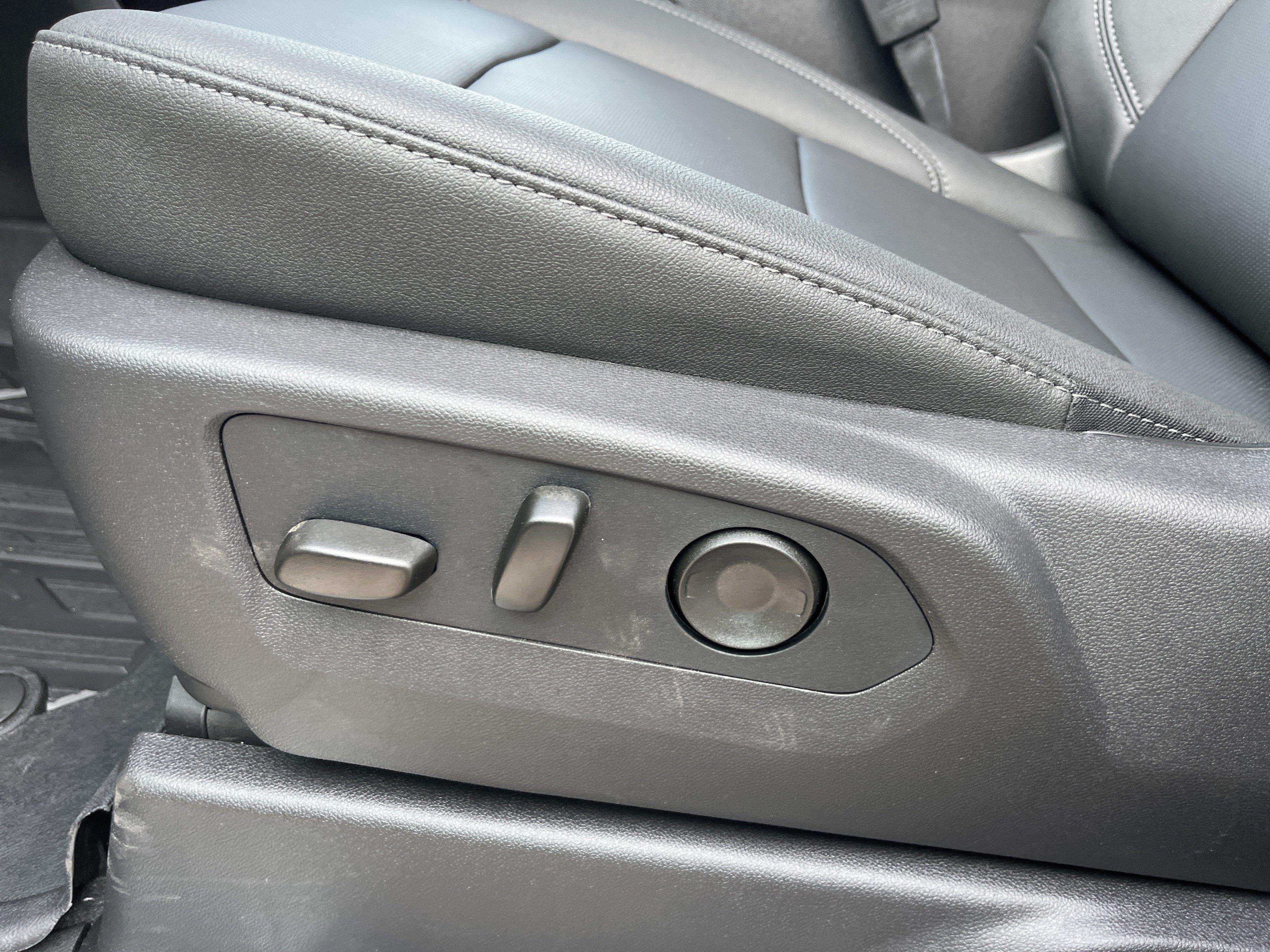 2026 GMC Sierra 1500 SLT - Photo 27