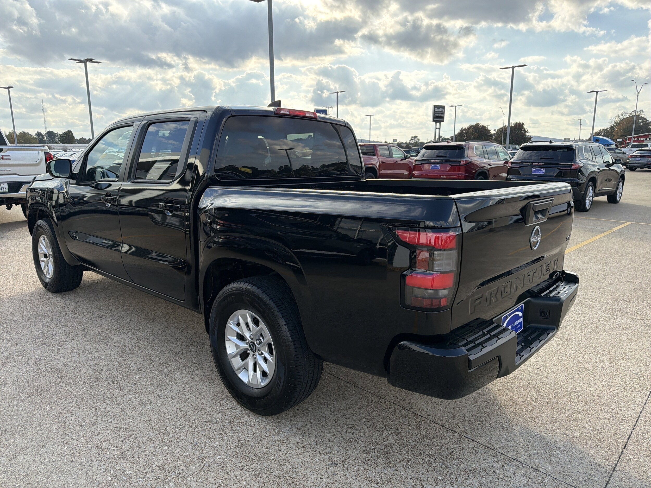 2024 Nissan Frontier SV photo 4